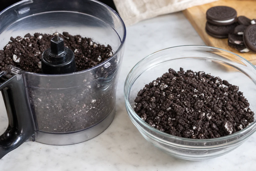 Crushed Oreo cookies for the base and layers of Oreo pudding madness