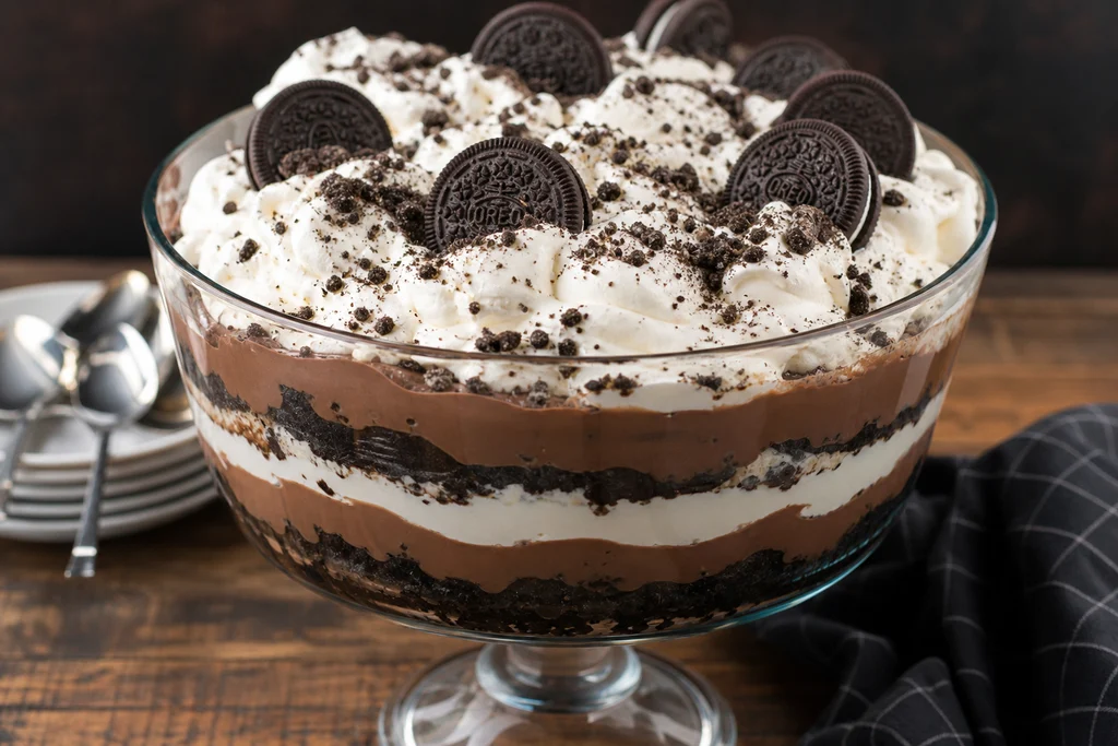 Finished Oreo pudding madness topped with whipped cream and whole Oreos